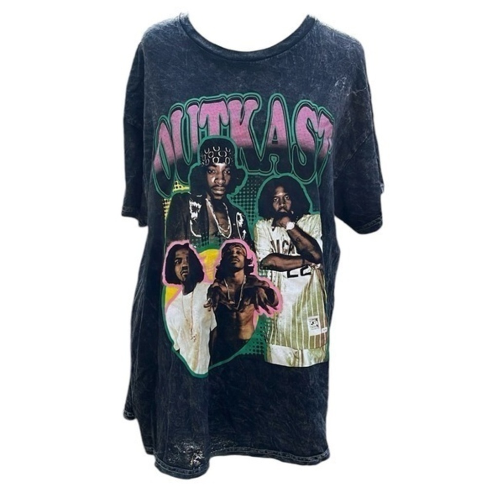 OutKast short sleeve T shirt, size XL,black w/ graphic photo of outlast on front